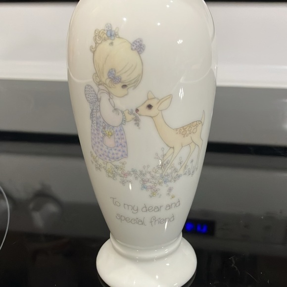 Precious Moments vase - Picture 2 of 5